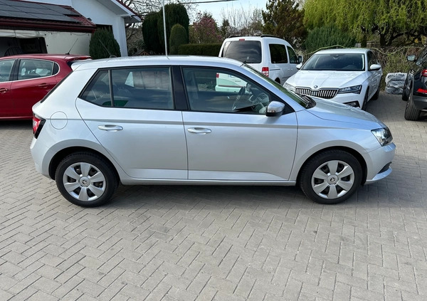 Skoda Fabia cena 33600 przebieg: 52000, rok produkcji 2017 z Działoszyn małe 596